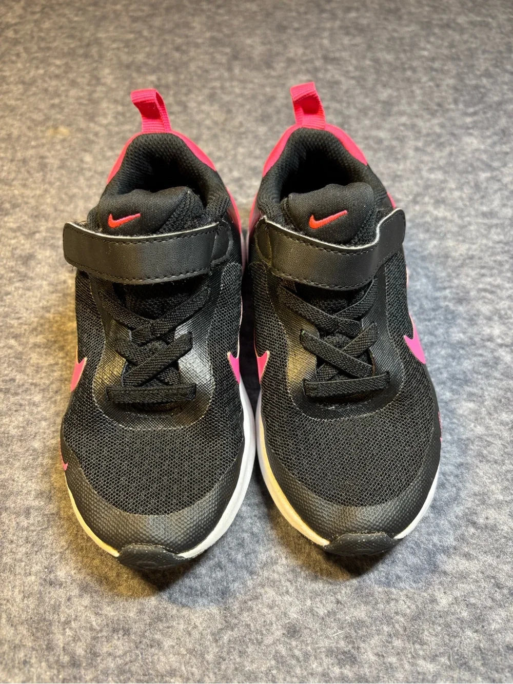 Nike Kids Black and Hot Pink Lightweight Sneakers 9C